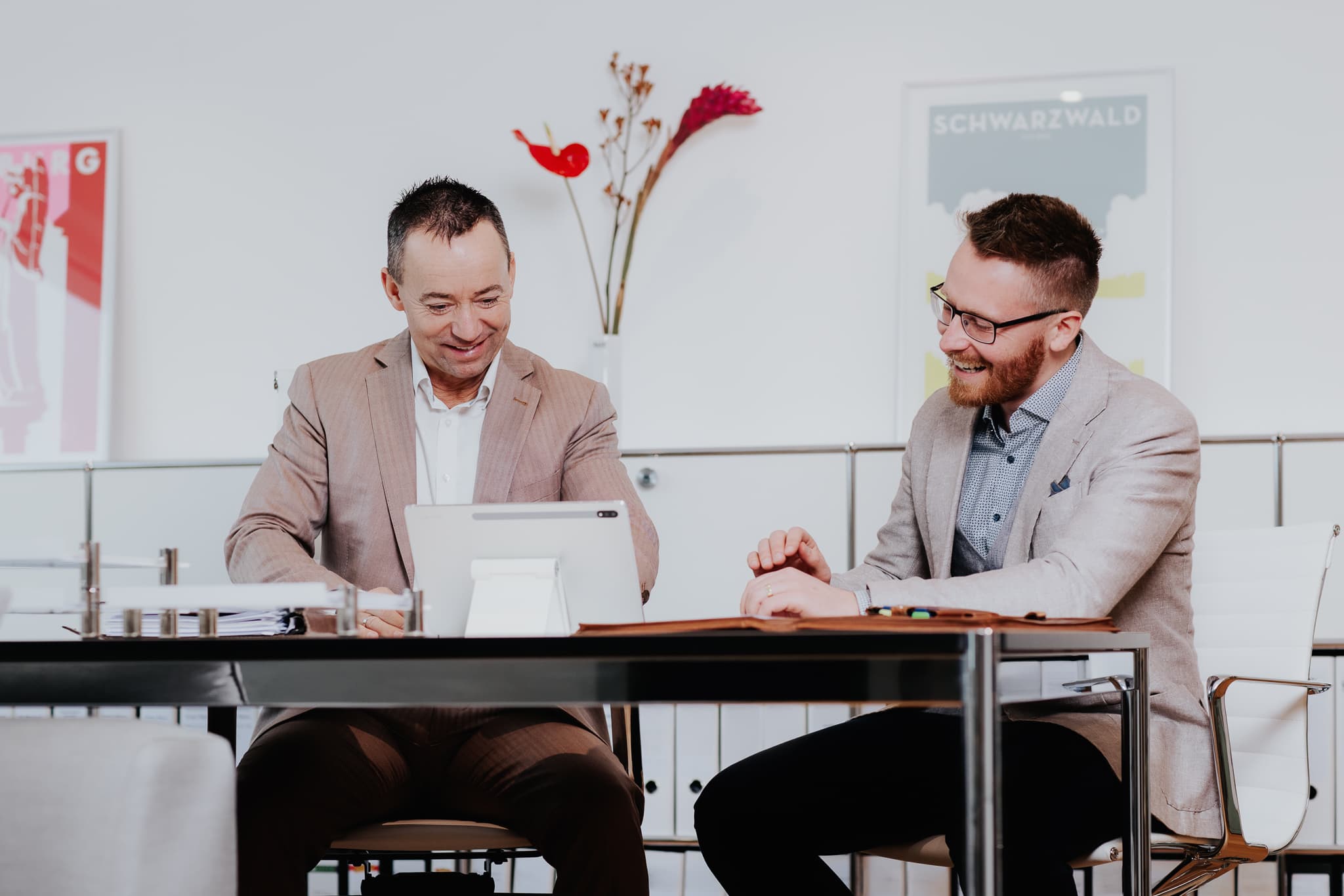 Prof. Dr. Spohn und Eric Preusche helfen Unternehmen bei der Unternehmensumwandlung.